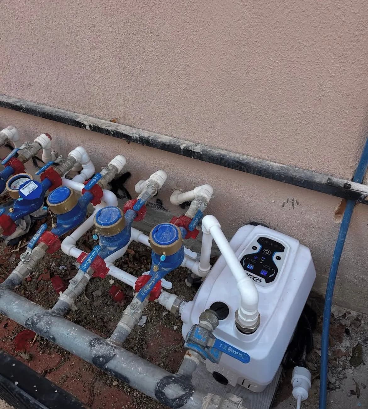 Su sayaçları, vanalar ve kolektör bağlantıları